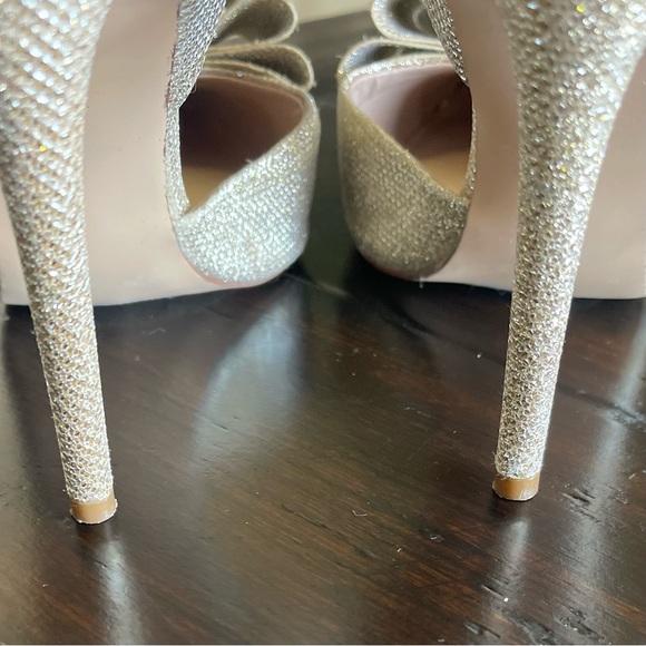 Betsey Johnson Glitter Bow Gold Heels - Picture 8 of 9